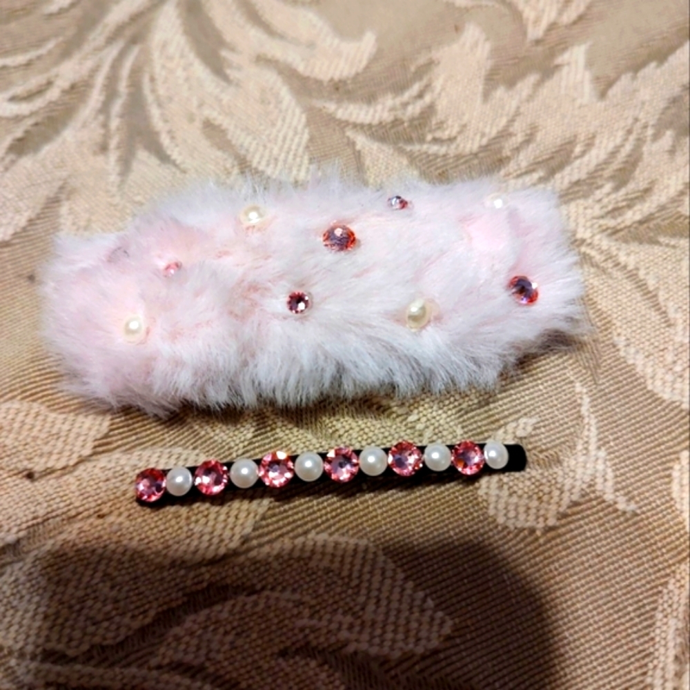 🌷NWOT Neiman Marcus Precious Powder Pink Faux Fur Pearl Rhinestone Barrette Set